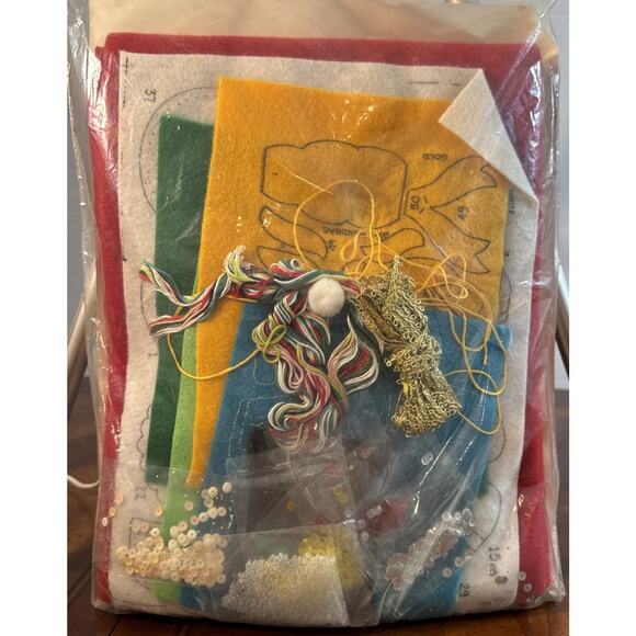 Vintage Hobby Kraft Felt Tree Skirt Kit Snow Family Christmas Tree Skirt 36" - Picture 5 of 6